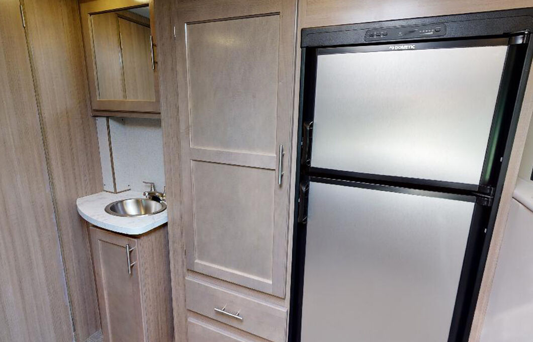 Class C Motorhome-Large (C-Large), , hi-res image number 16